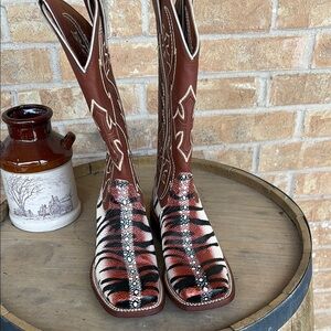Nocona Black Tiger Ray Boots western style. Size 6B